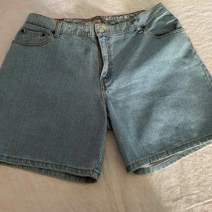Levi's shorts, Relaxed fit 550, size 18, pre-owned